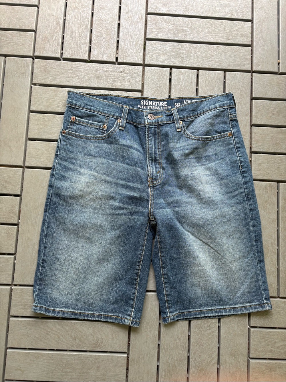 Levi’s Dark Wash Faded Blue Jean shorts